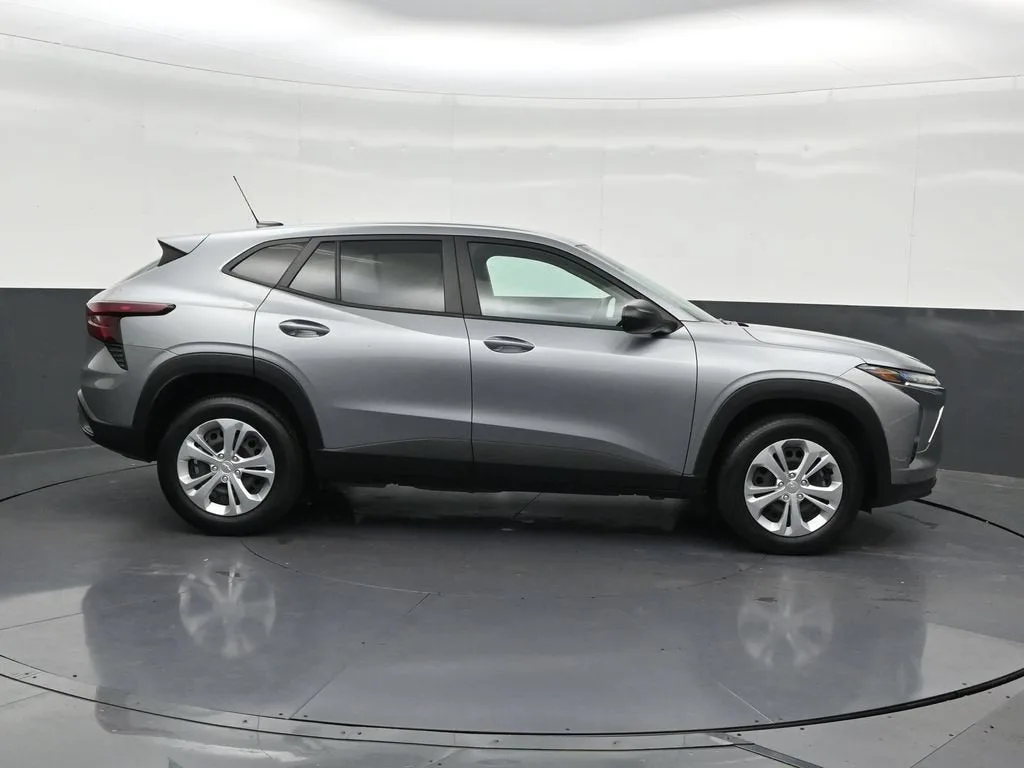 2024 Chevrolet Trax LS photo 7