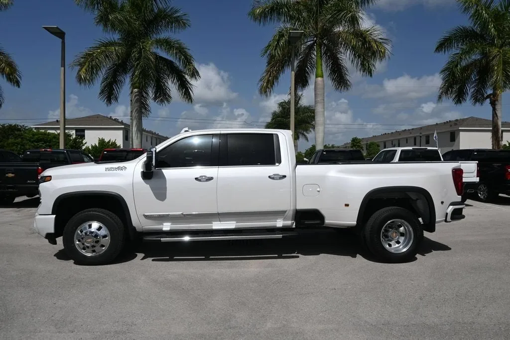 2025 Chevrolet Silverado 3500 HD High Country DRW photo 7