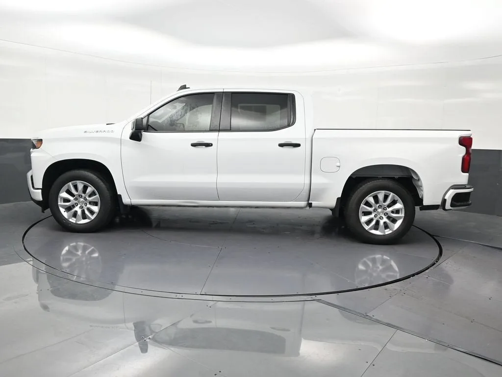 2021 Chevrolet Silverado 1500 Custom photo 2