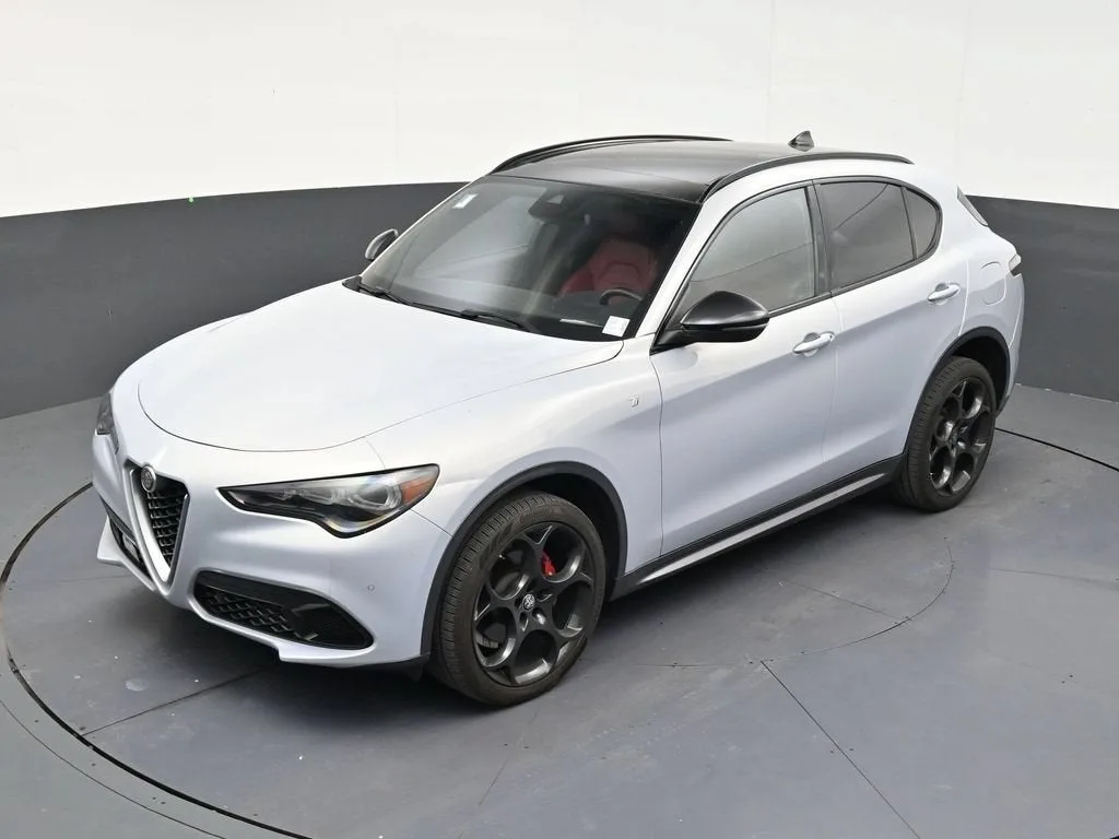 2024 Alfa Romeo Stelvio Ti AWD photo 12