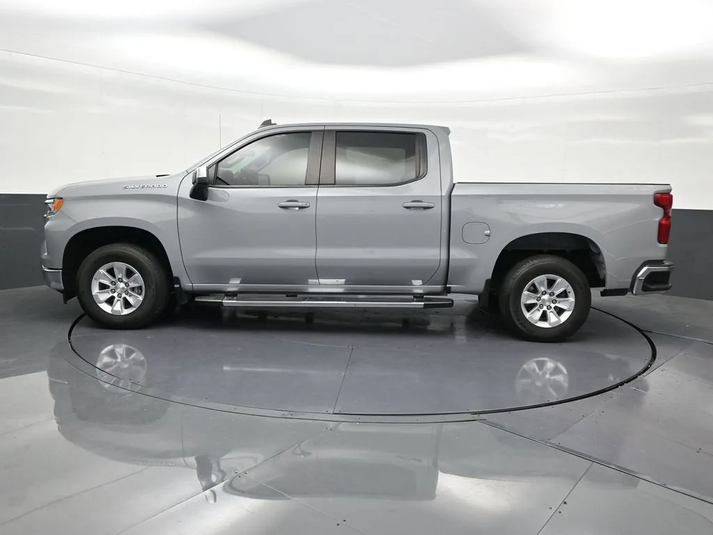 2024 Chevrolet Silverado 1500 LT photo 2