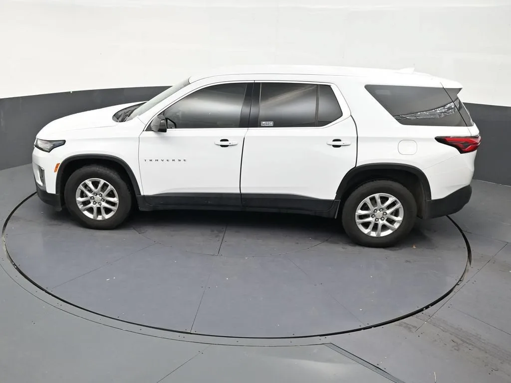 2023 Chevrolet Traverse LS photo 12