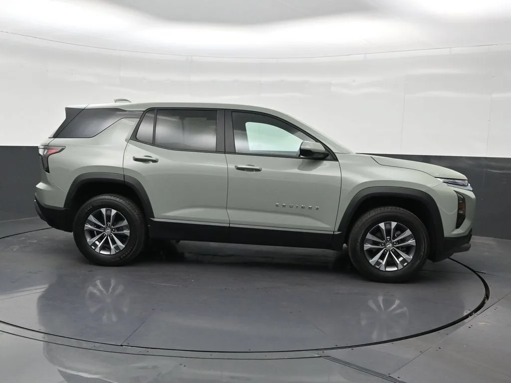 2025 Chevrolet Equinox LT photo 7