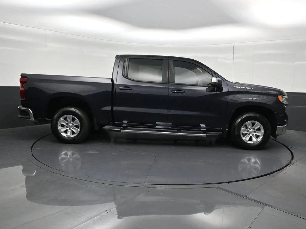 2023 Chevrolet Silverado 1500 LT photo 7