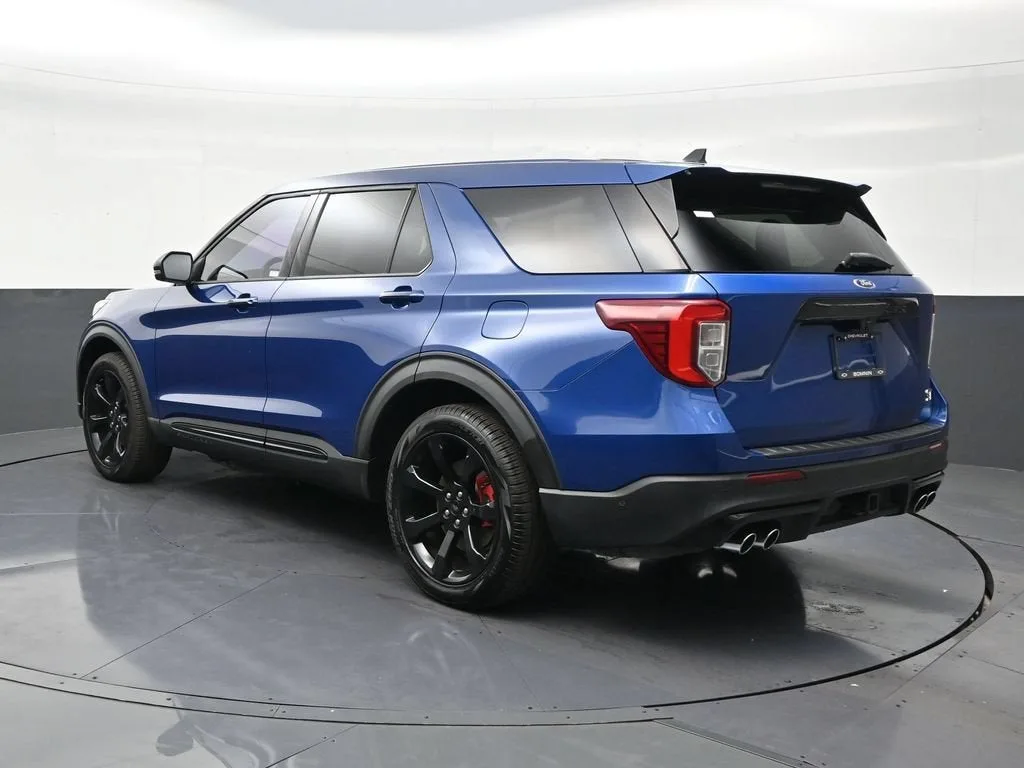 2022 Ford Explorer ST photo 3