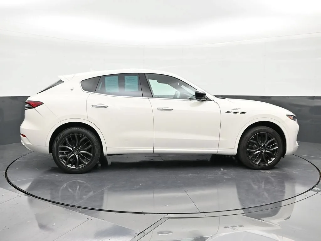 2024 Maserati Levante GT Ultima photo 4