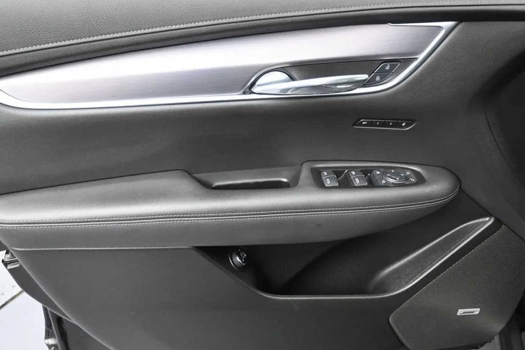 2025 Cadillac XT6 Luxury photo 11