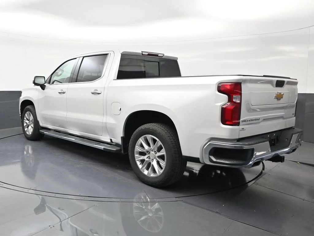 2021 Chevrolet Silverado 1500 LTZ photo 3