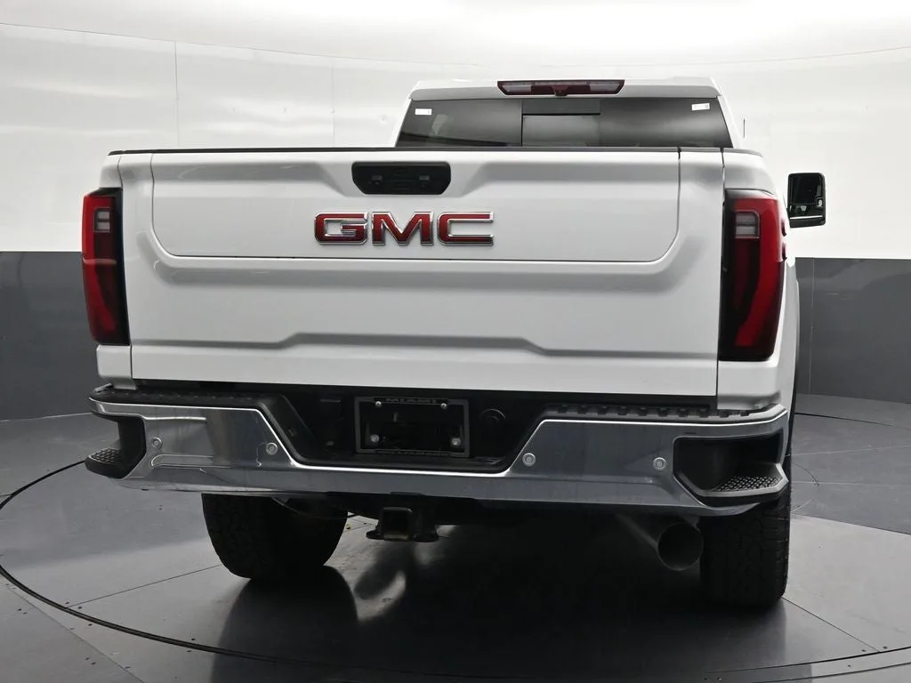2025 GMC Sierra 2500HD SLT photo 2