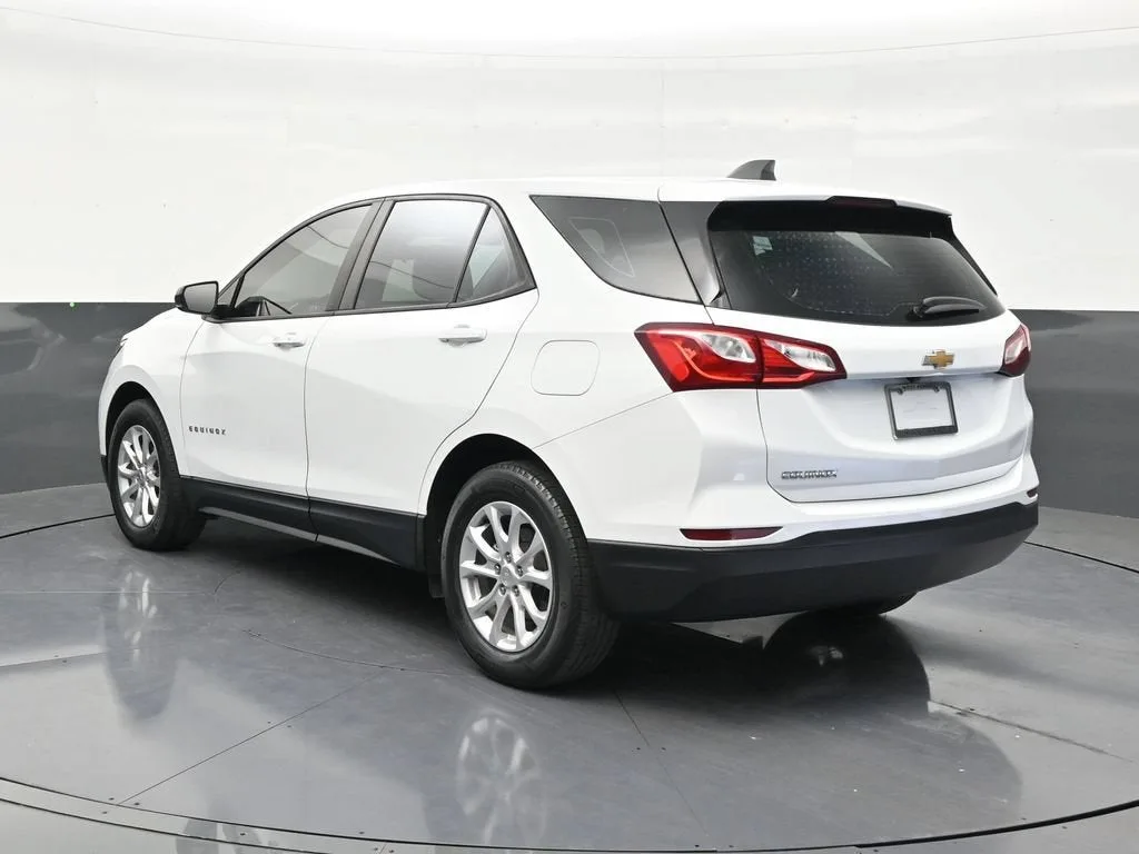 2020 Chevrolet Equinox LS photo 3