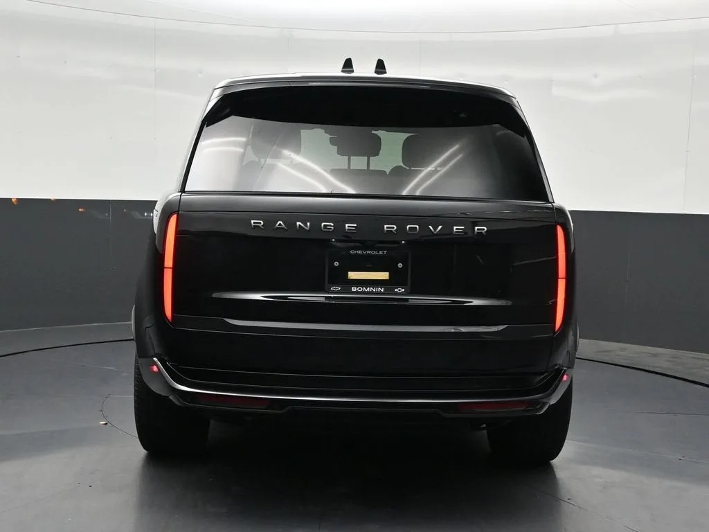 2025 Land Rover Range Rover P400 SE photo 4