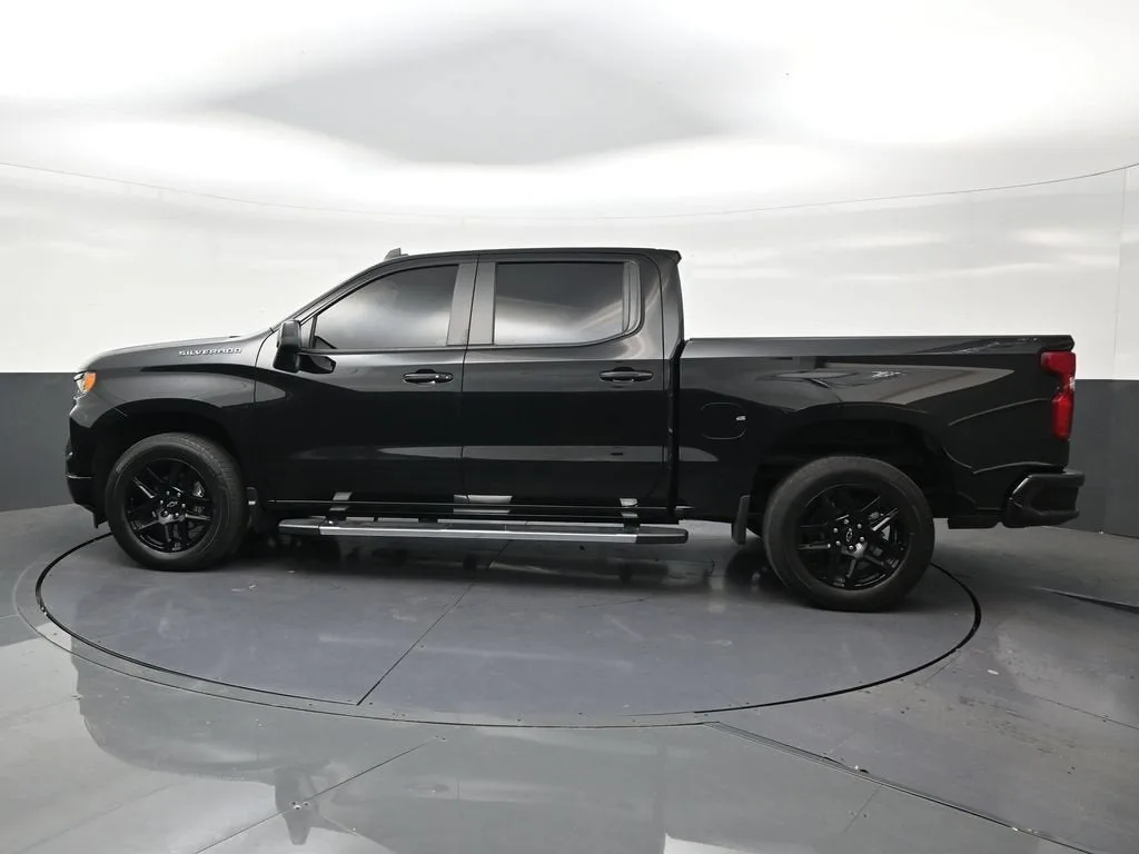 2023 Chevrolet Silverado 1500 RST photo 2