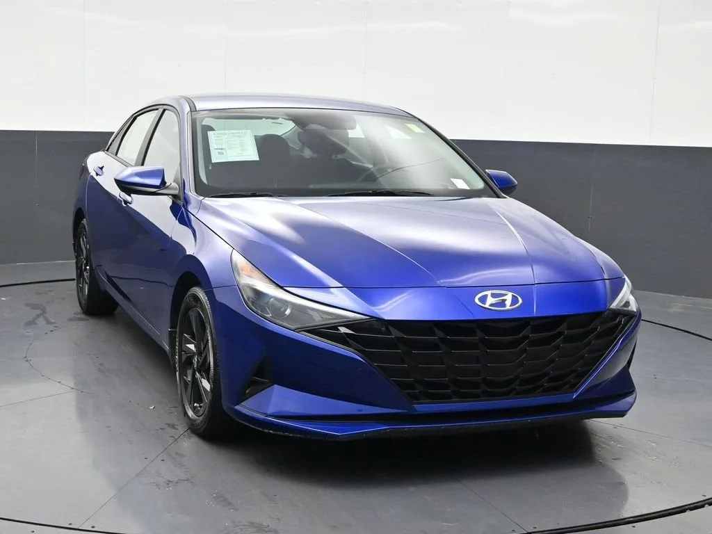 2023 Hyundai Elantra SEL photo 8