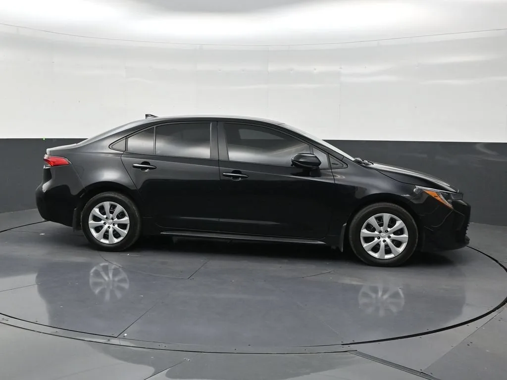 2025 Toyota Corolla LE photo 6