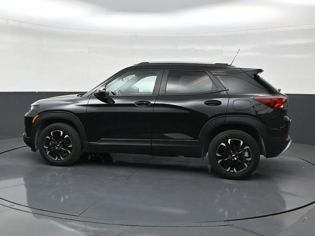 2023 Chevrolet Trailblazer LT photo 2