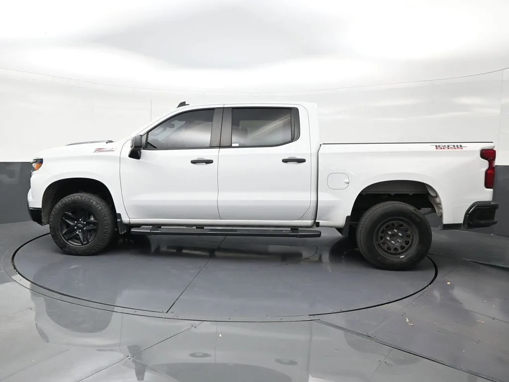 2023 Chevrolet Silverado 1500 Custom Trail Boss photo 2