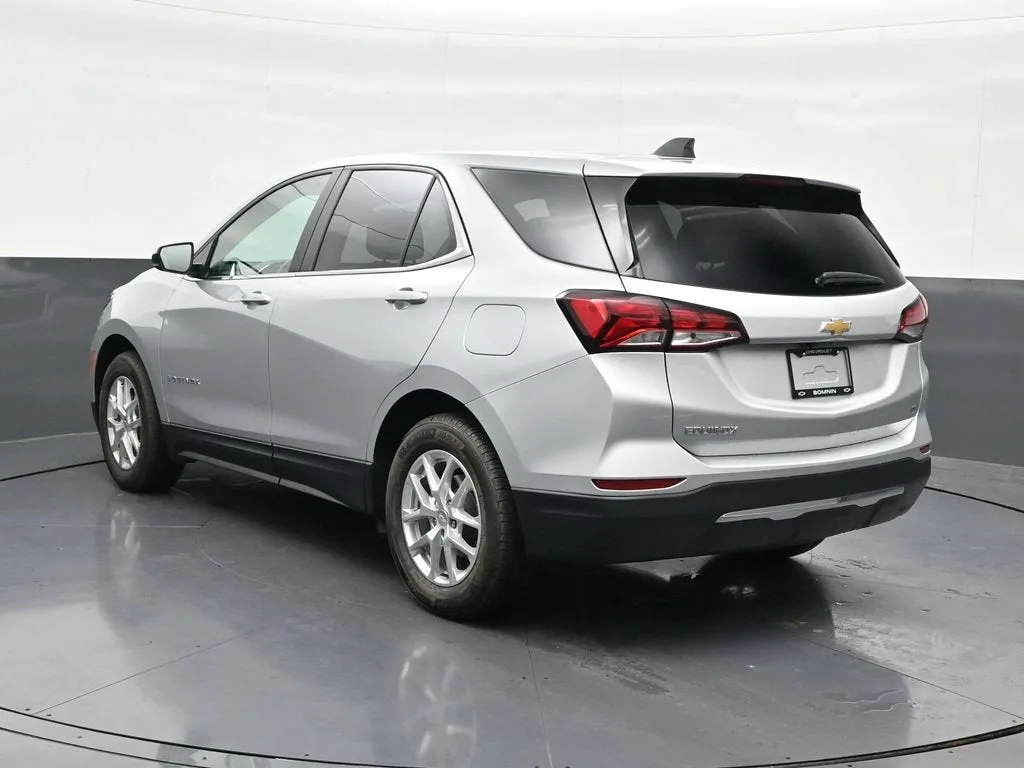 2022 Chevrolet Equinox LT photo 3