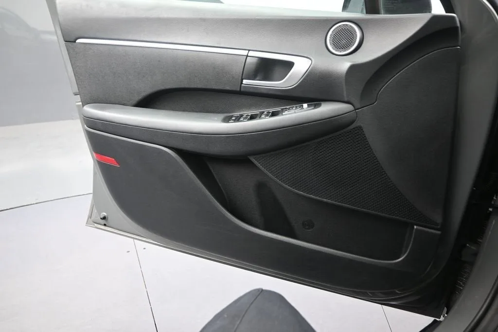 2022 Hyundai Sonata SE photo 12