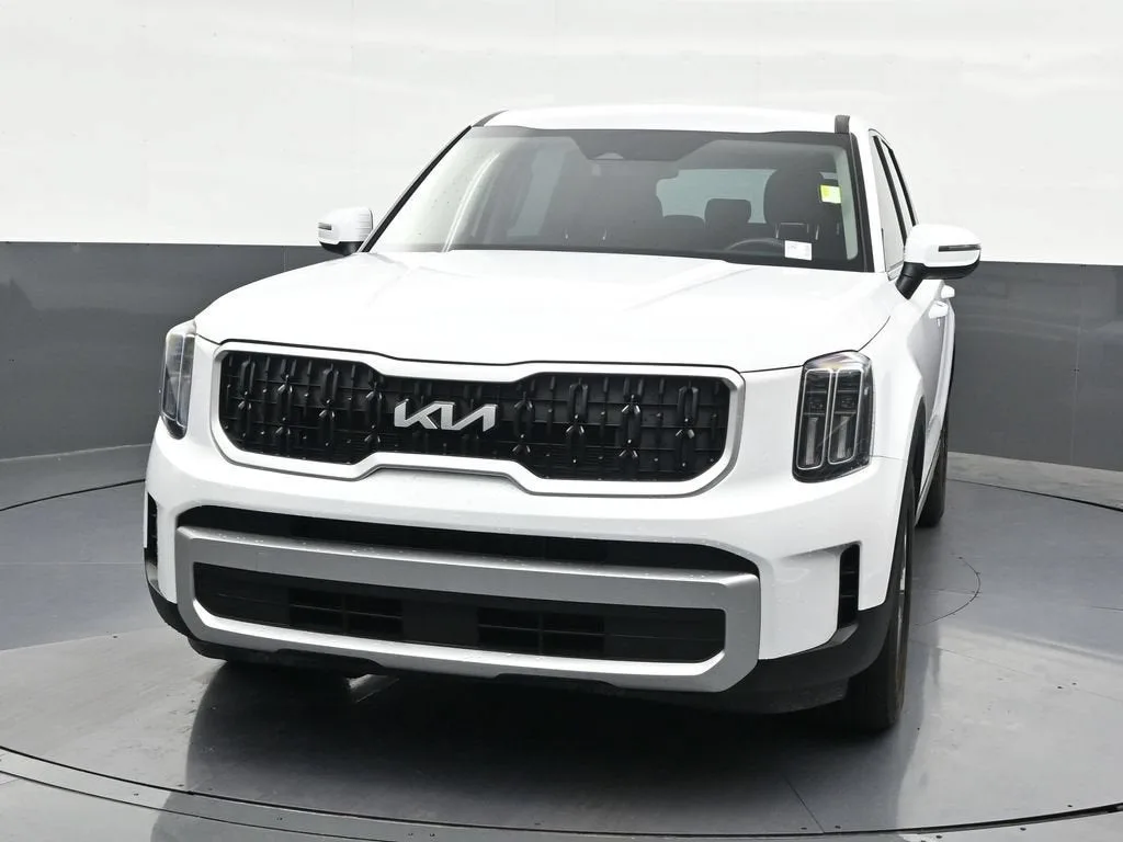 2024 Kia Telluride LX photo 9