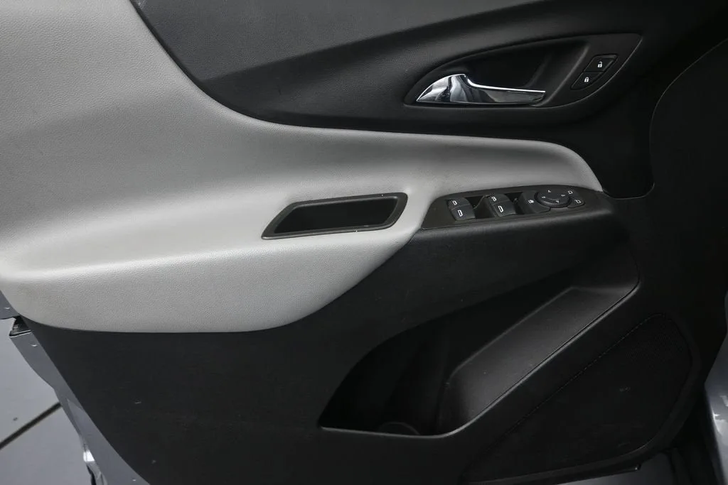 2024 Chevrolet Equinox LS photo 11