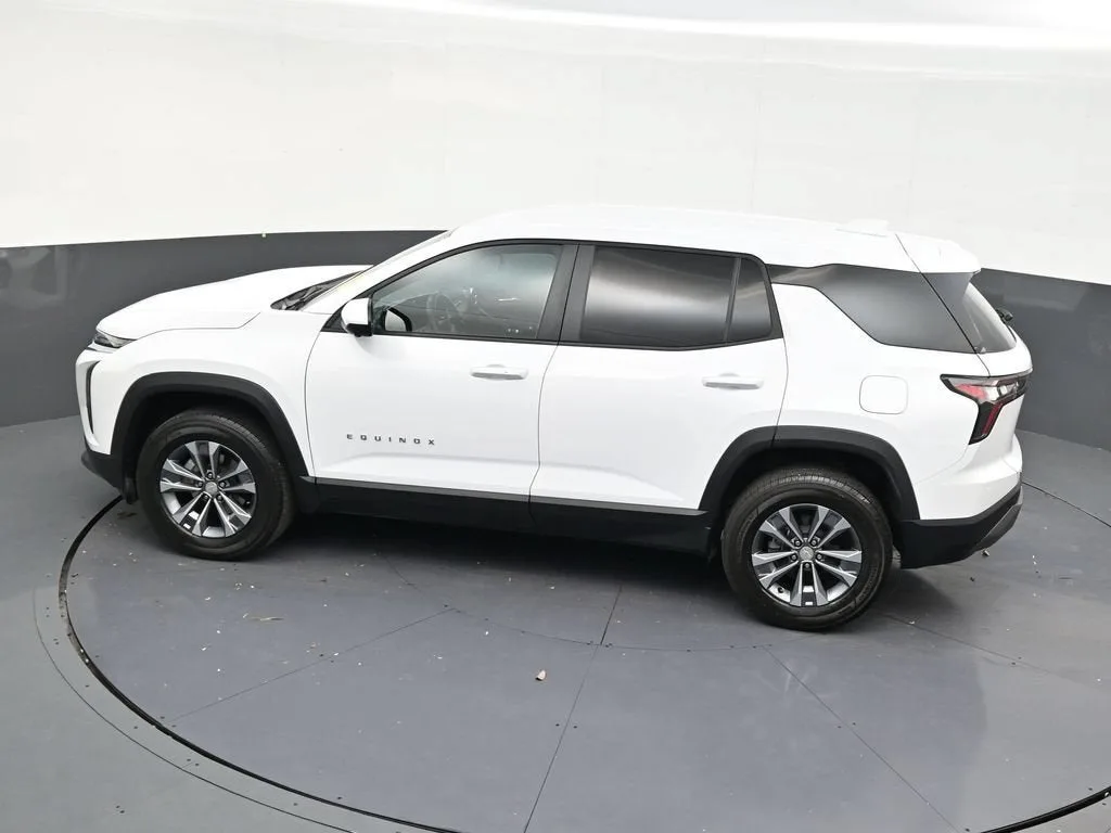 2026 Chevrolet Equinox LT photo 10