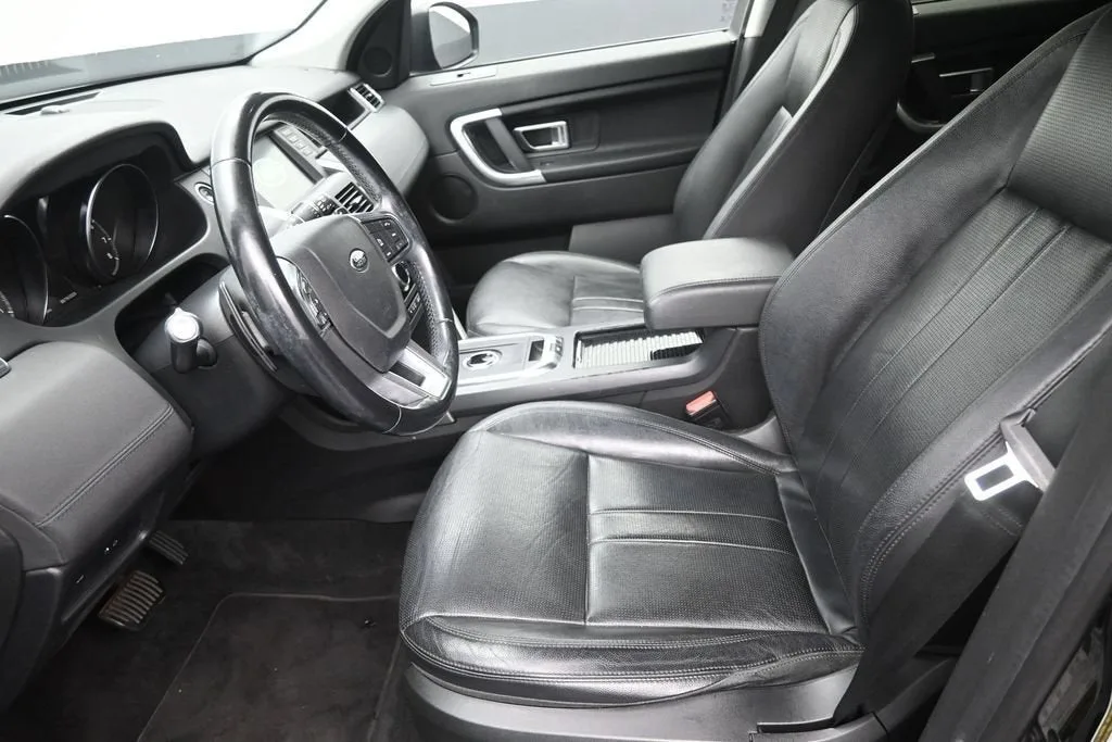 2018 Land Rover Discovery Sport SE photo 11