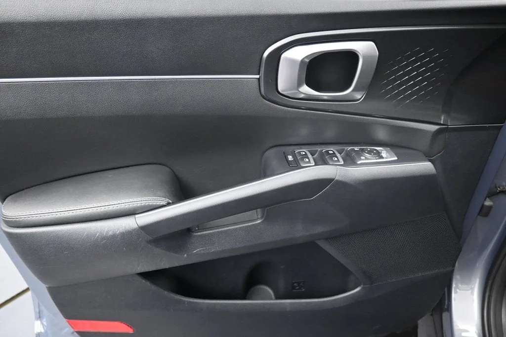 2023 Kia Sorento S photo 11