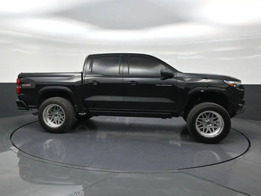 2025 Chevrolet Colorado Z71 photo 6
