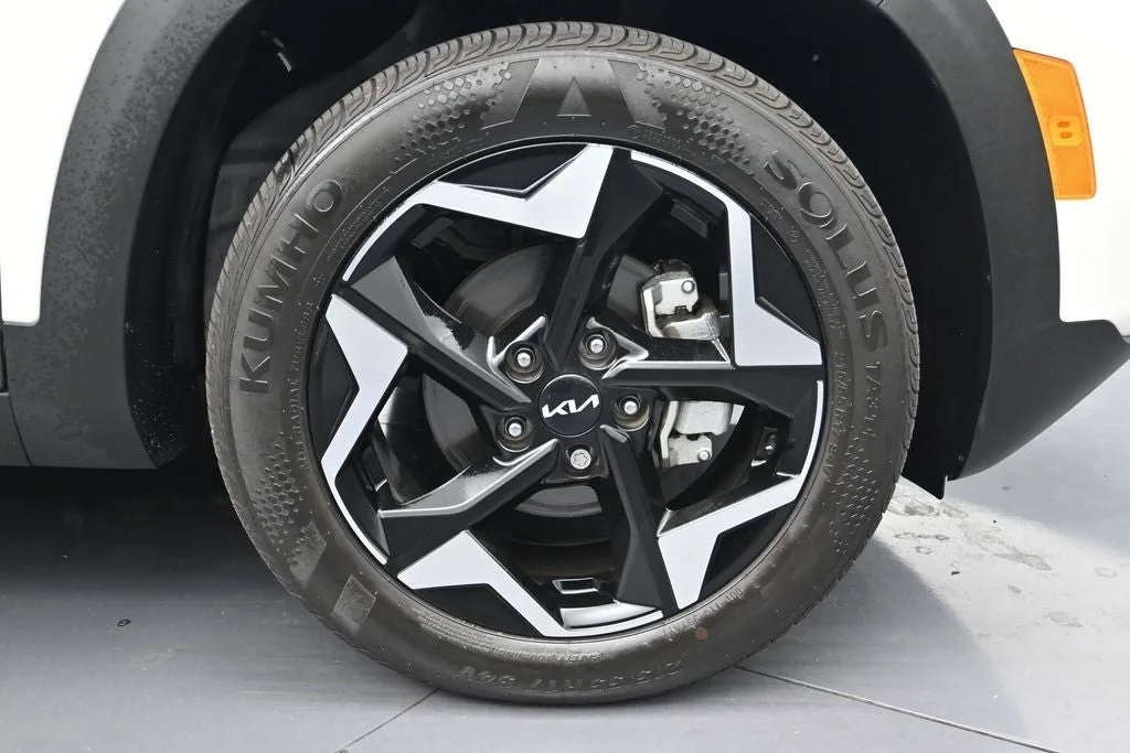 2025 Kia Seltos S photo 9