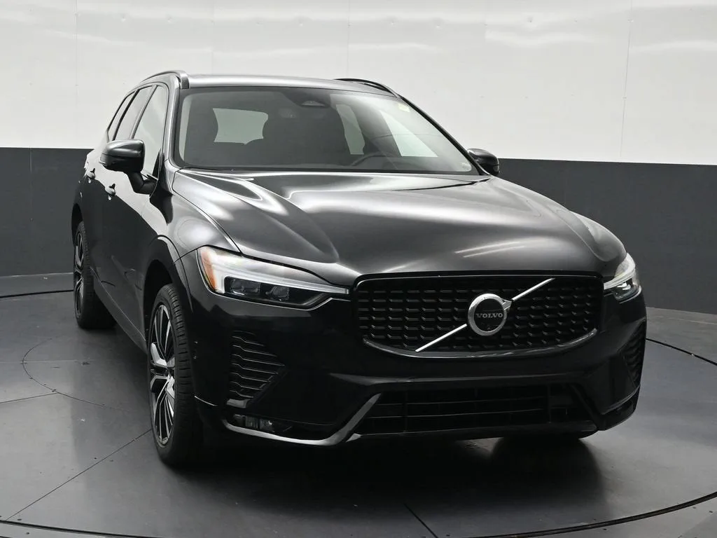 2024 Volvo XC60 B5 Plus Dark Theme photo 8