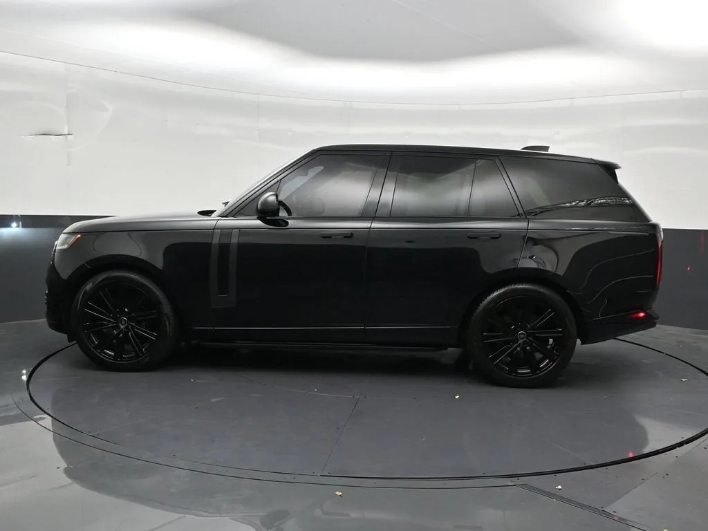 2025 Land Rover Range Rover P400 SE photo 2