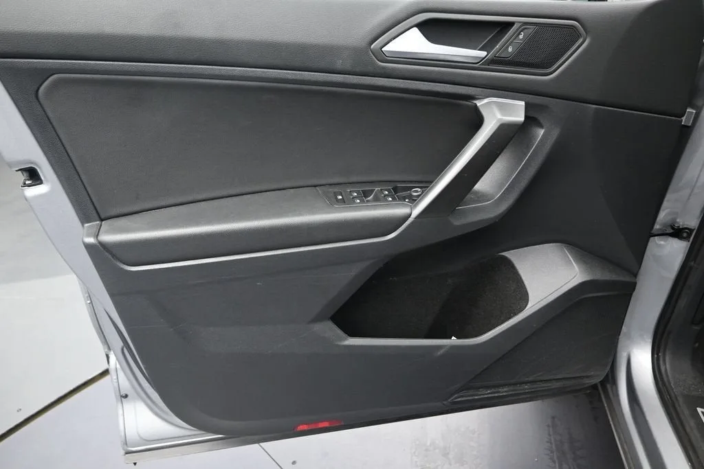 2021 Volkswagen Tiguan 2.0T SE R-Line Black photo 11