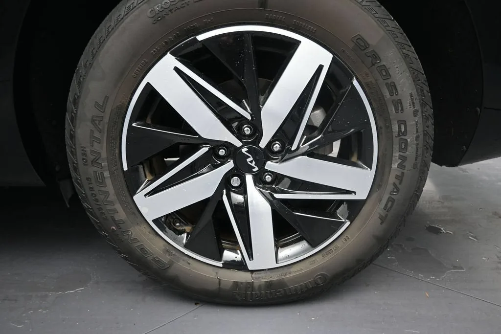 2023 Kia Sorento S photo 10