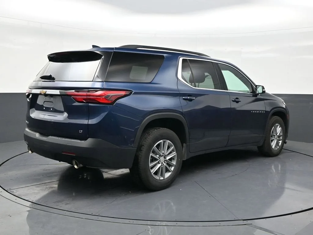 2023 Chevrolet Traverse LT Cloth photo 5