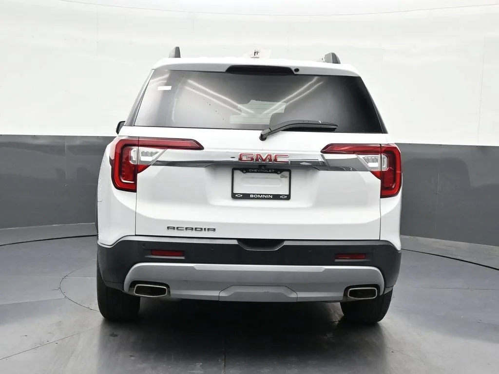 2022 GMC Acadia SLE photo 4
