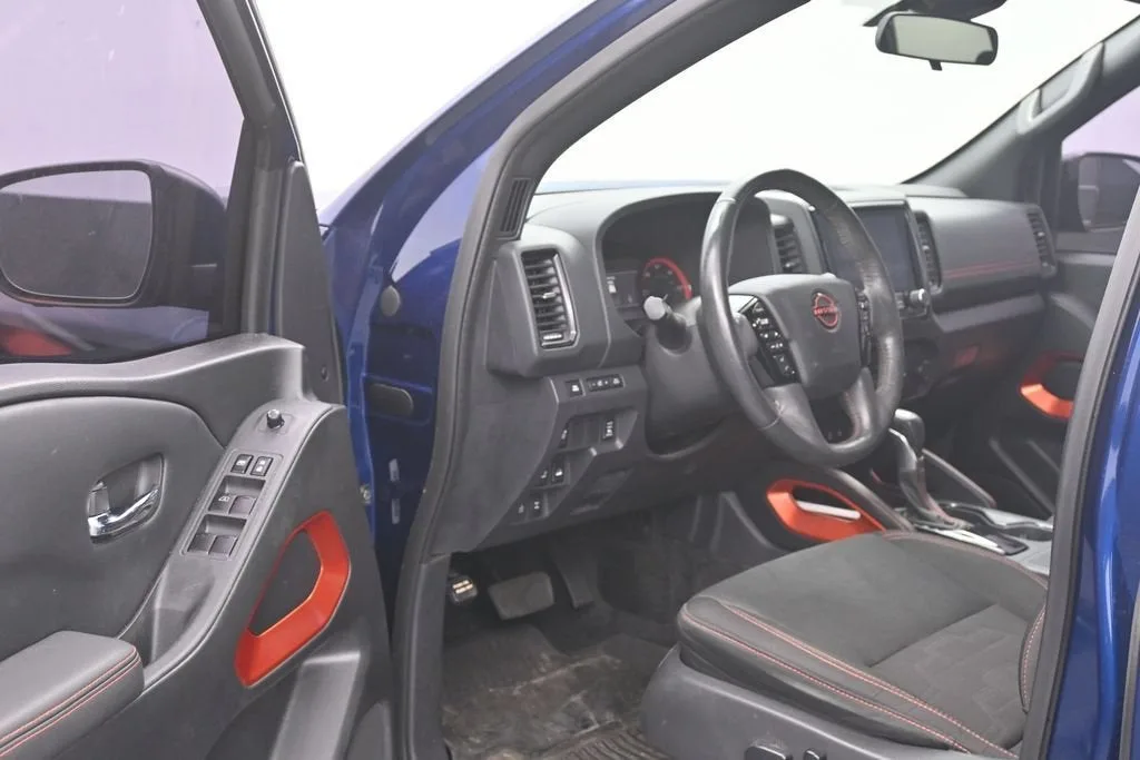 2022 Nissan Frontier Crew Cab PRO-4X 4x4 photo 11