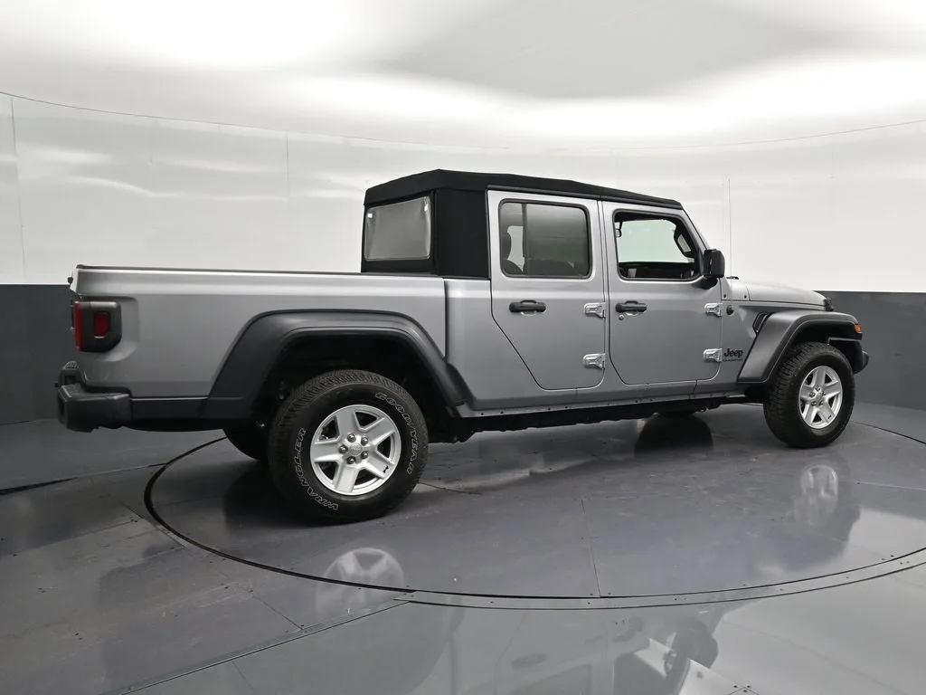 2020 Jeep Gladiator Sport photo 3
