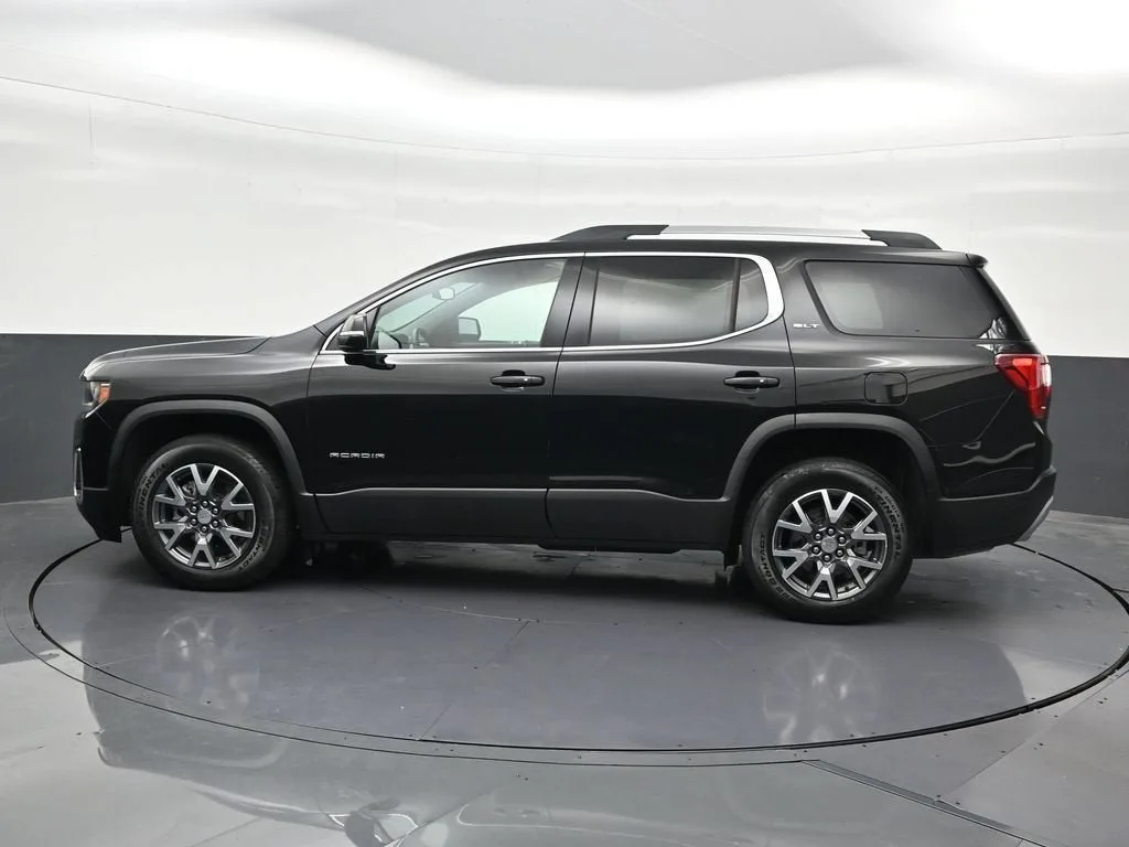 2023 GMC Acadia SLT photo 2