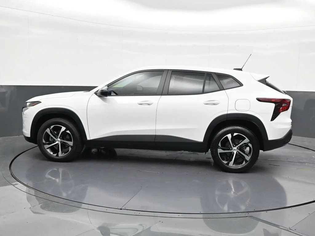 2026 Chevrolet Trax 1RS photo 2