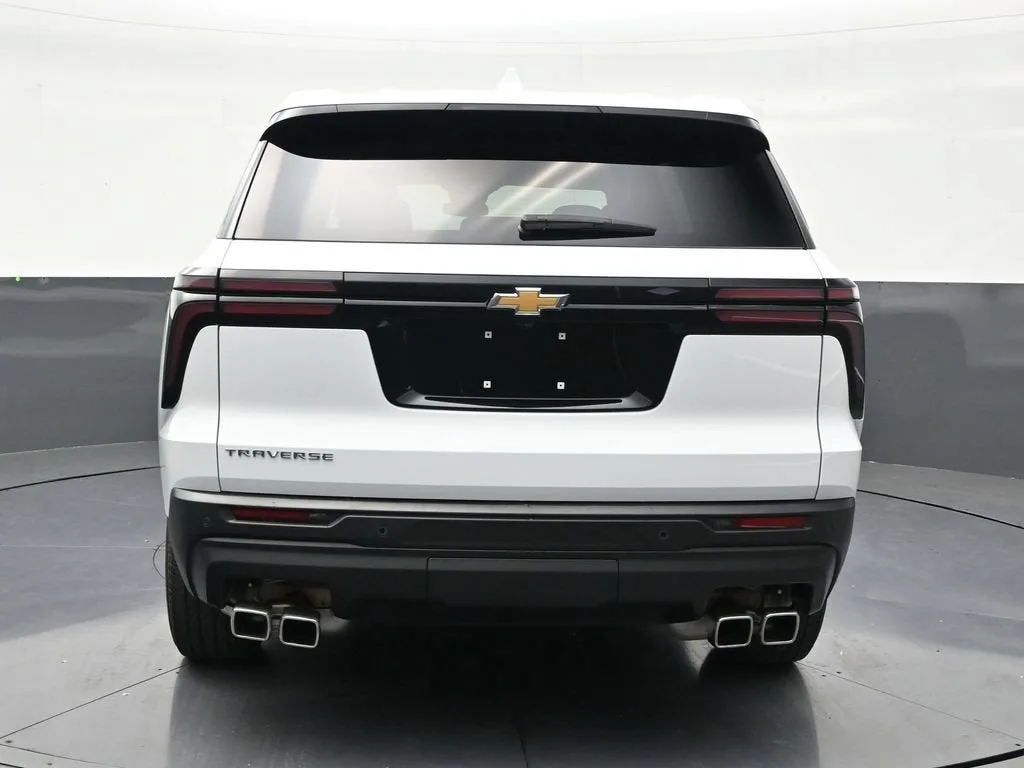 2025 Chevrolet Traverse LT photo 4