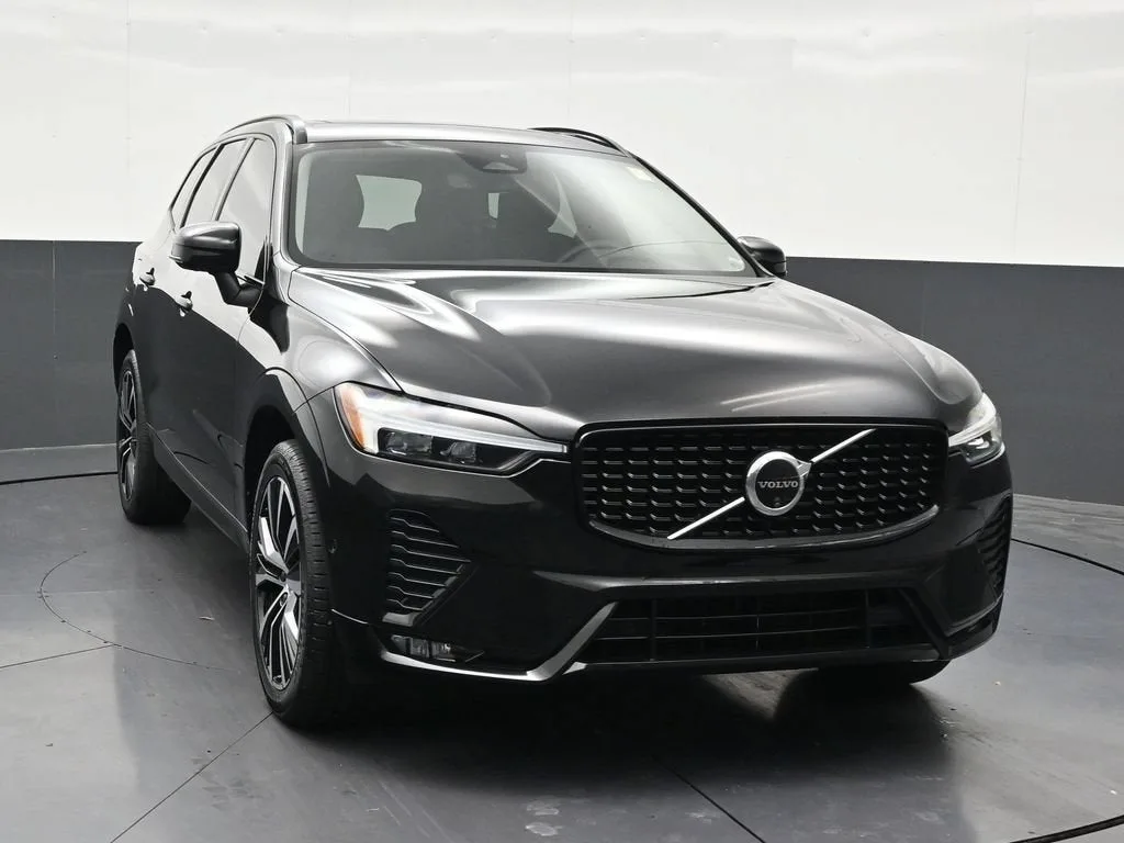 2024 Volvo XC60 B5 Plus Dark Theme photo 8