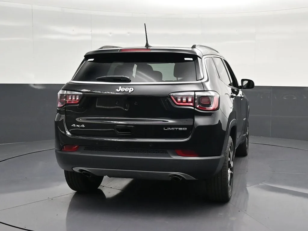 2023 Jeep Compass Limited photo 2
