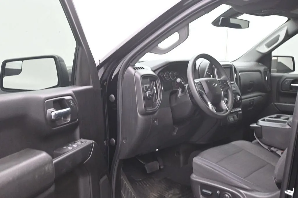 2022 Chevrolet Silverado 1500 LTD Custom photo 11