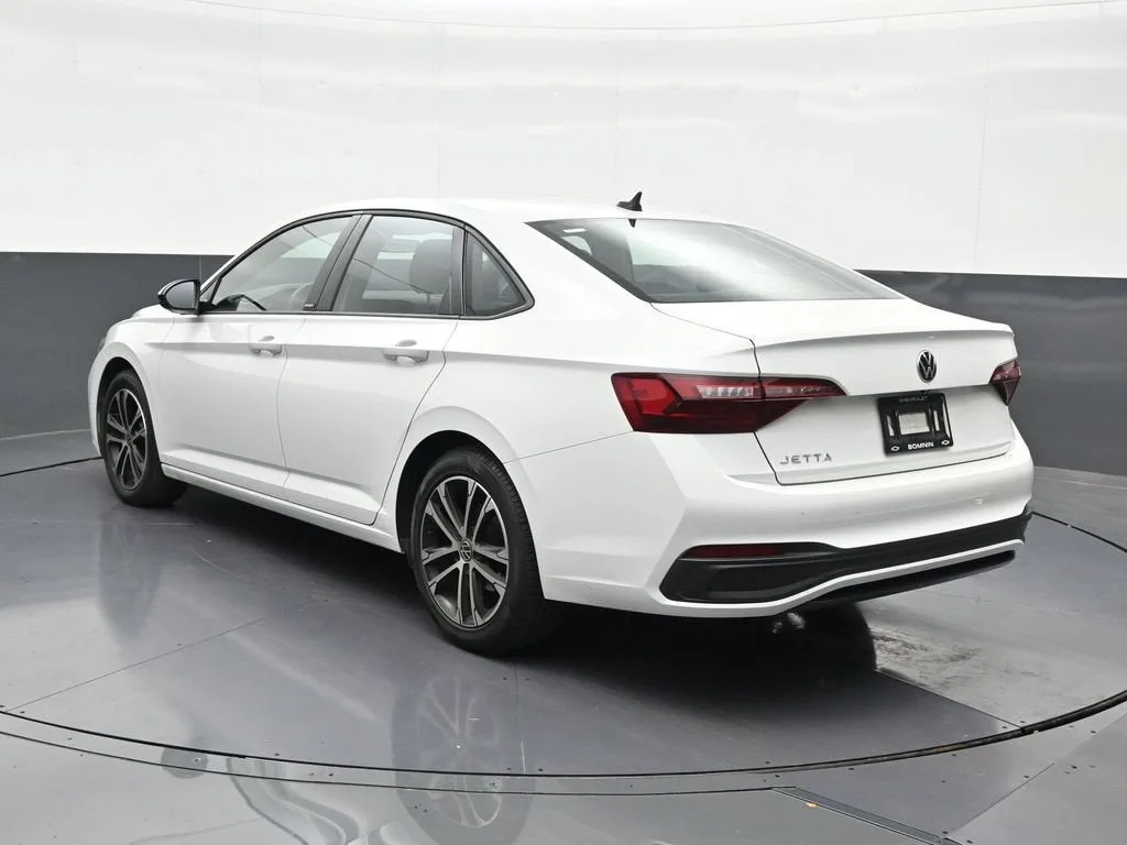 2023 Volkswagen Jetta 1.5T Sport photo 3