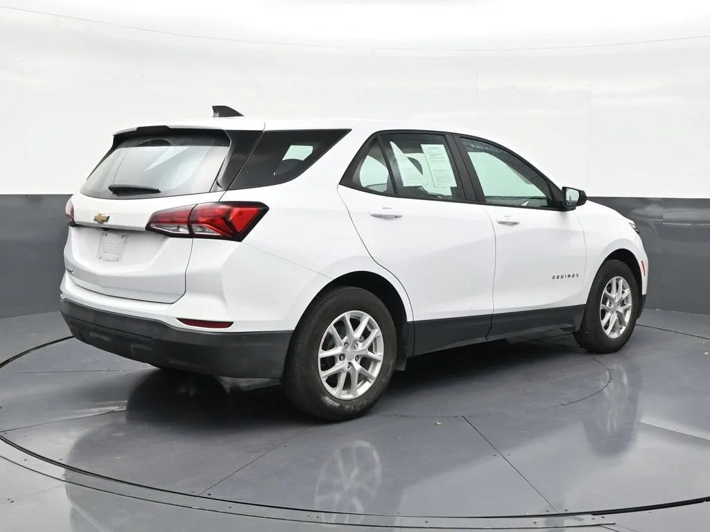 2024 Chevrolet Equinox LS photo 5