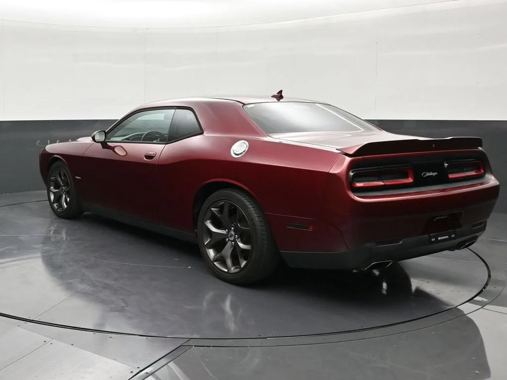2018 Dodge Challenger SXT Plus photo 3