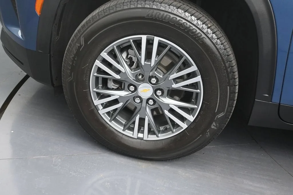 2024 Chevrolet Traverse LS photo 9