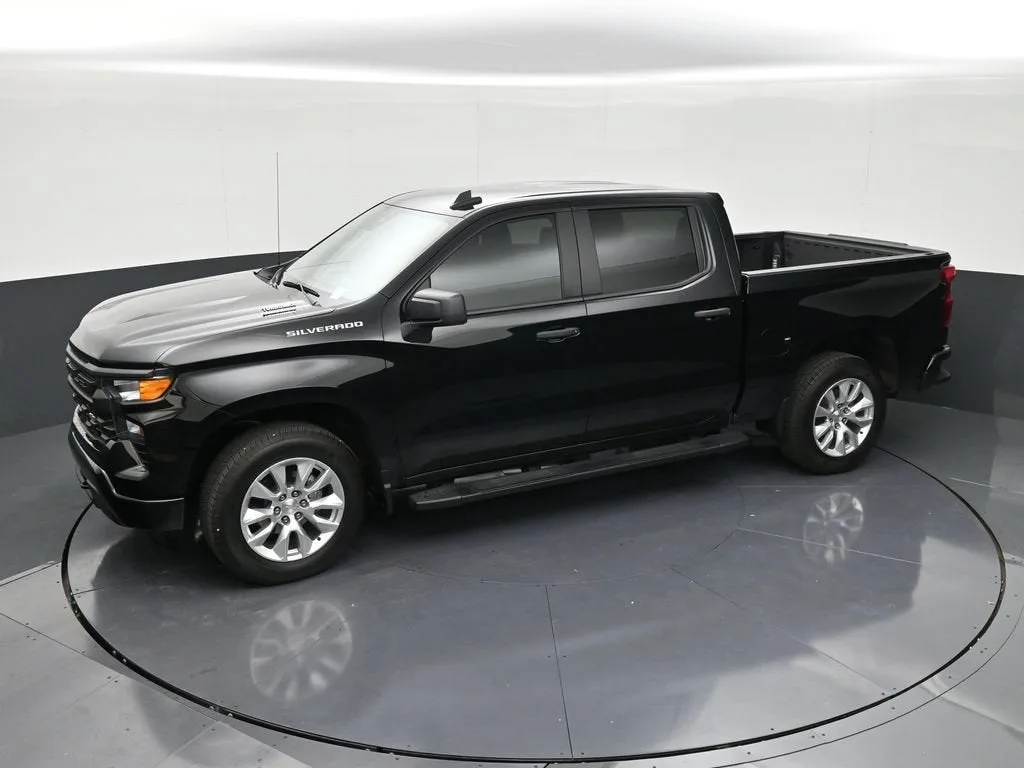 2025 Chevrolet Silverado 1500 Custom photo 12