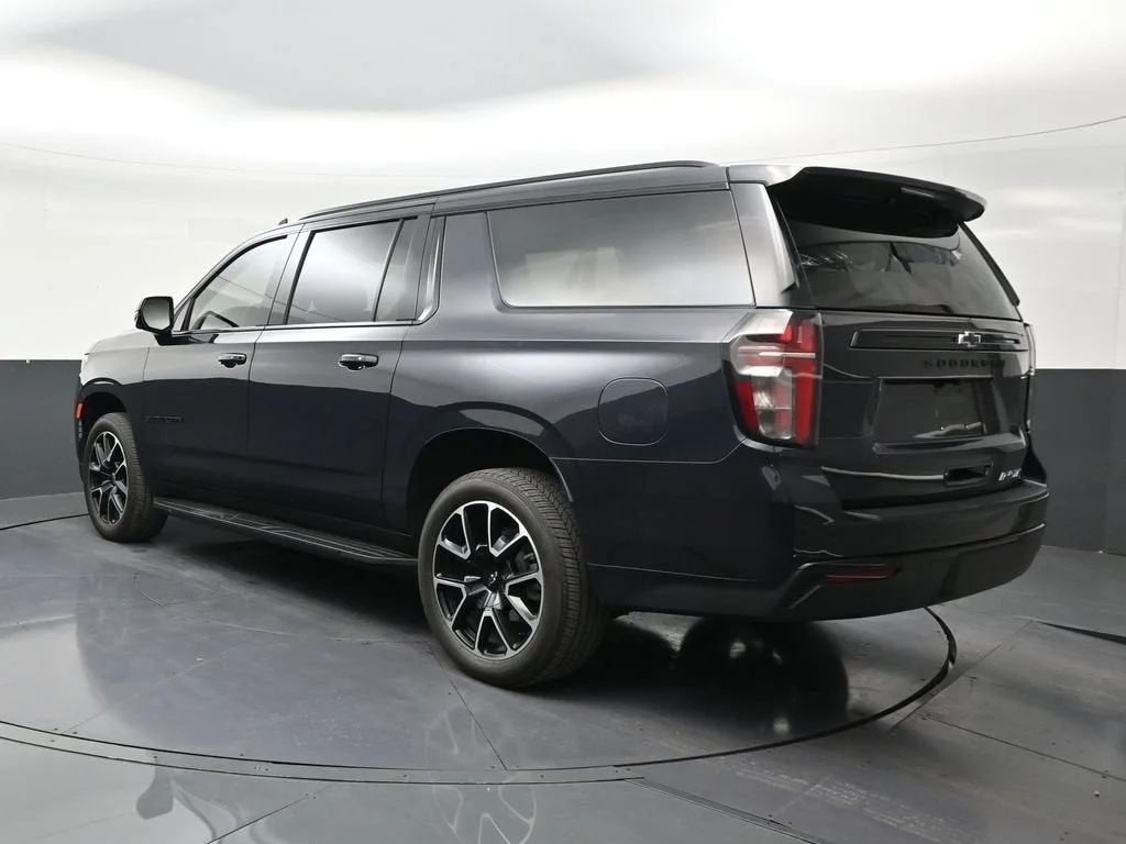 2024 Chevrolet Suburban RST photo 3