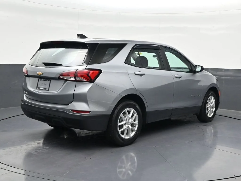 2024 Chevrolet Equinox LS photo 5